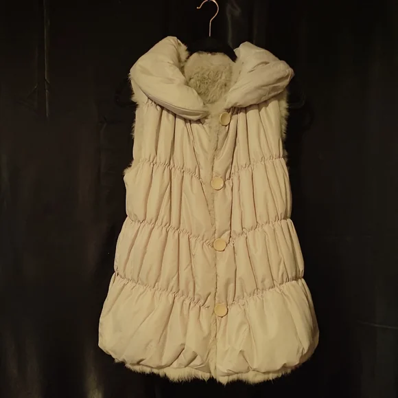 Magnificient Rabbit Fur Vest - Picture 4 of 9